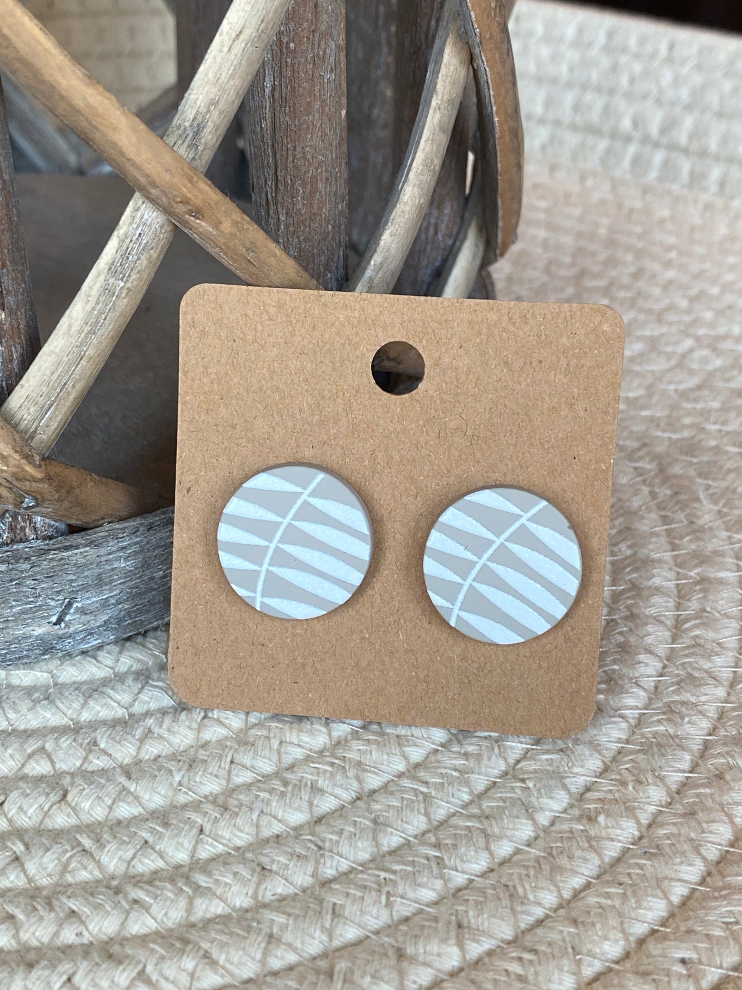 Circle Leaf Pattern Studs